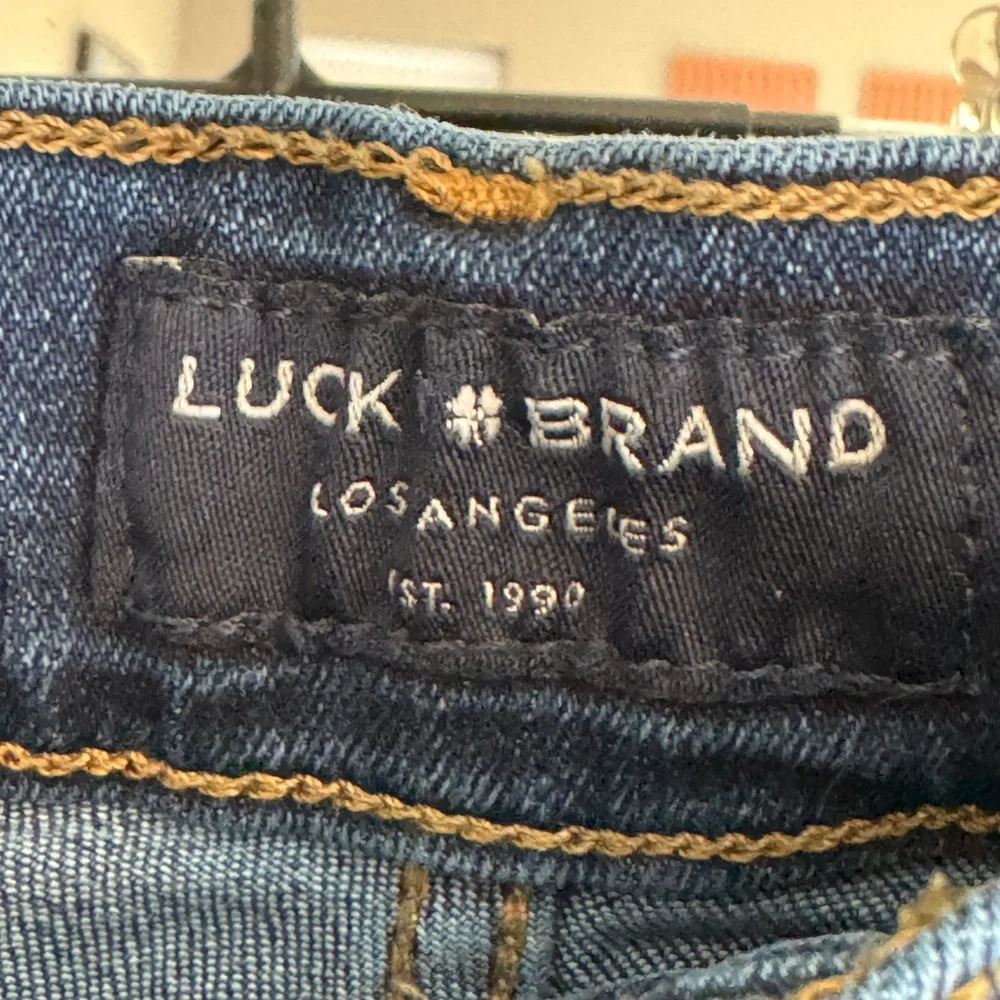 Lucky brand 
Athletic straight 
38/34 - Picture 4 of 7